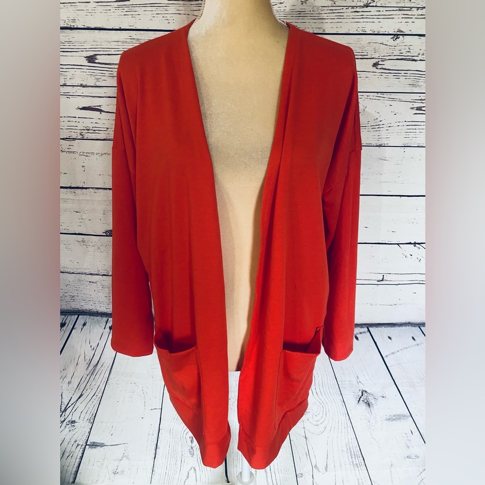 Women’s Medium Cardigan Signature Orange Open Front Lightweight Pockets Soft